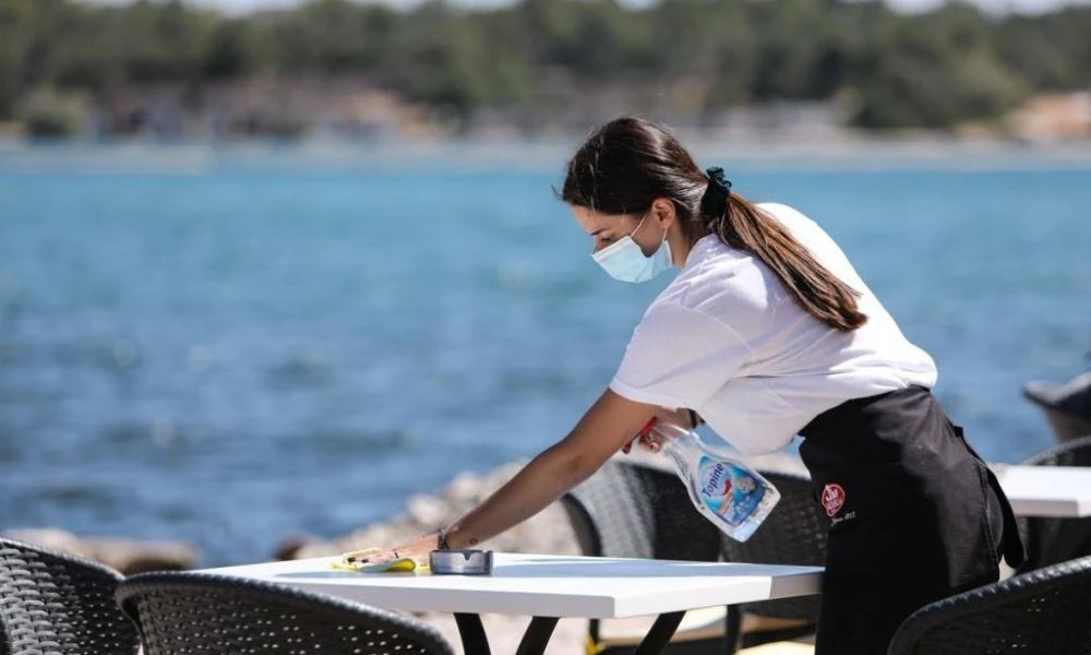 Έσπασαν ρεκόρ 20ετίας οι προσλήψεις τον Μάιο-Κυρίως στην εστίαση και τον τουρισμό